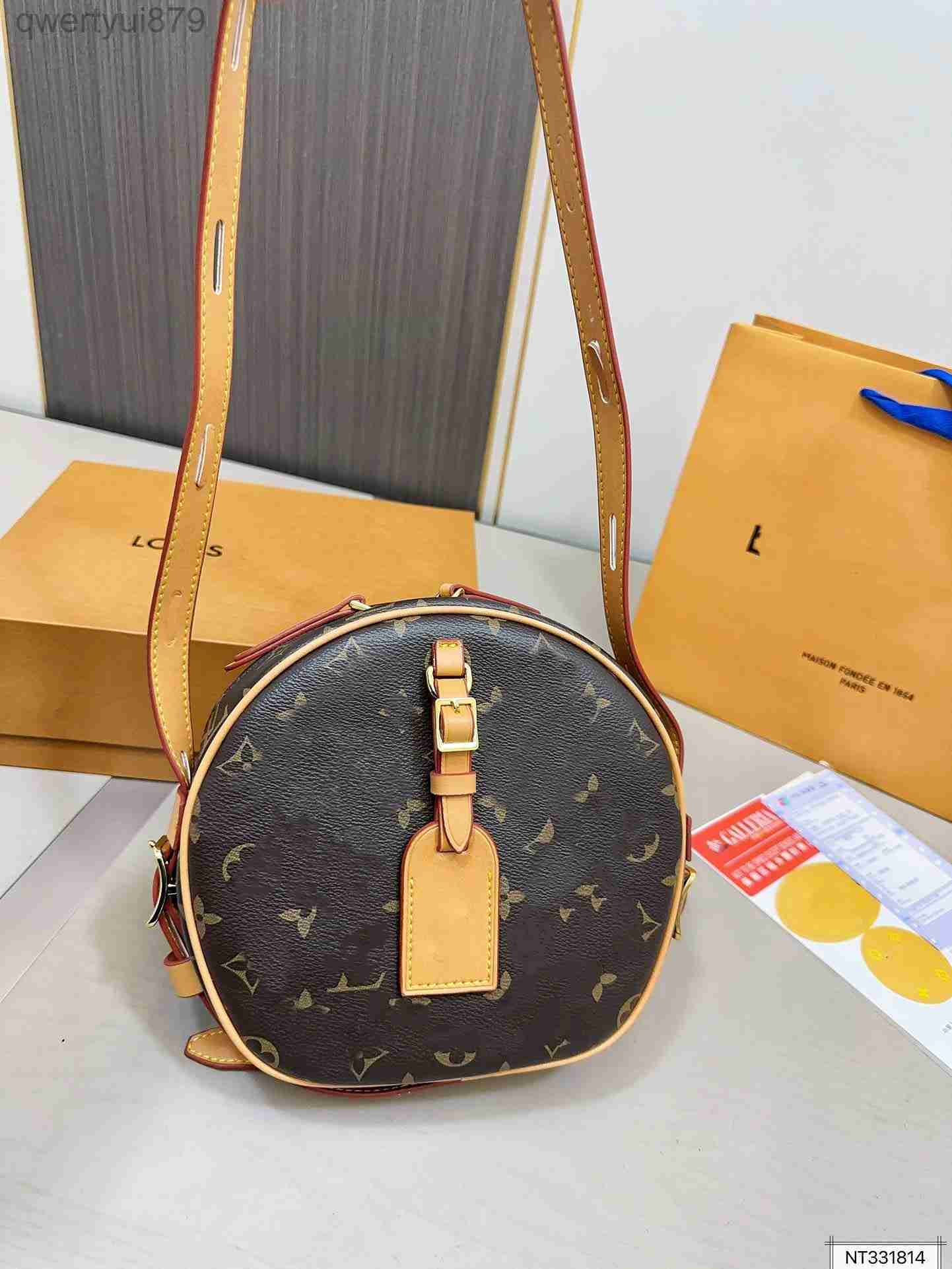 qwertyui879 Mini Tote Bag Women's Luxury Brand Designer Bag Handbag Classic Embossed Round Cute Leather Crossbody Bag Single Shoulder Bag