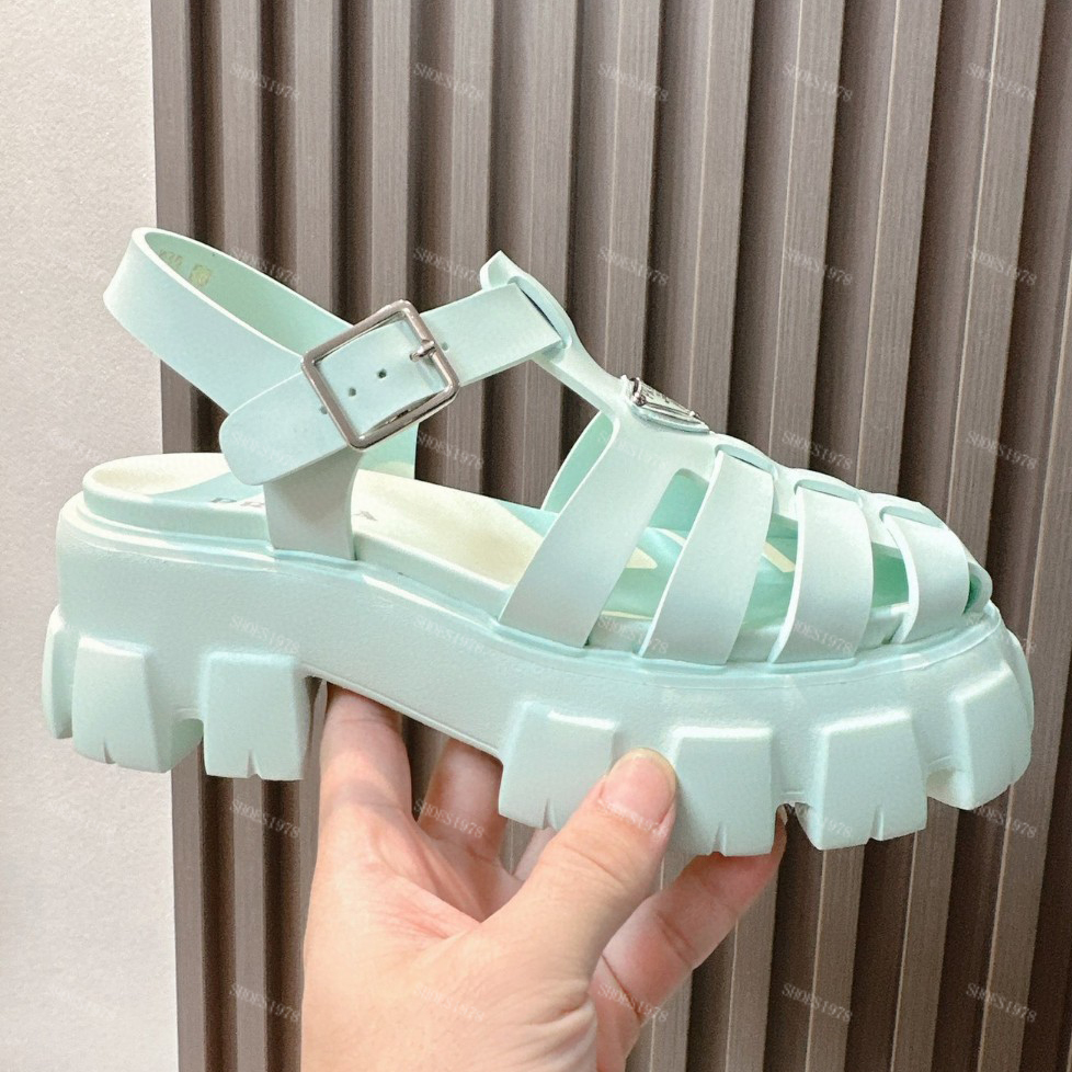 Sandales décontractées Chaussures de créateurs pour femmes Plates-formes Classiques Boucle Muffin Fond épais Bande étroite Chaussure Femme Le cré