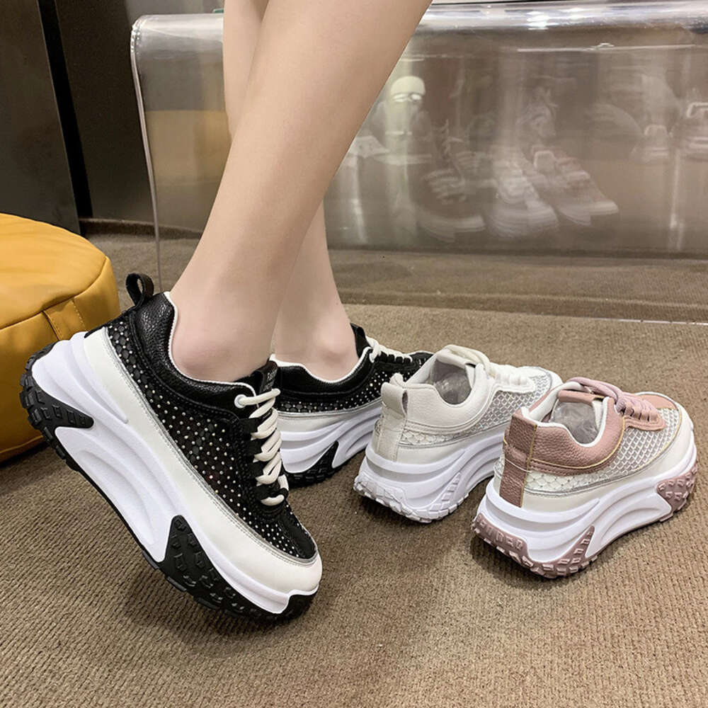 Papa coloré 2024 été blanc petite taille grande semelle épaisse hauteur intérieure de chaussures polyvalentes pour femmes