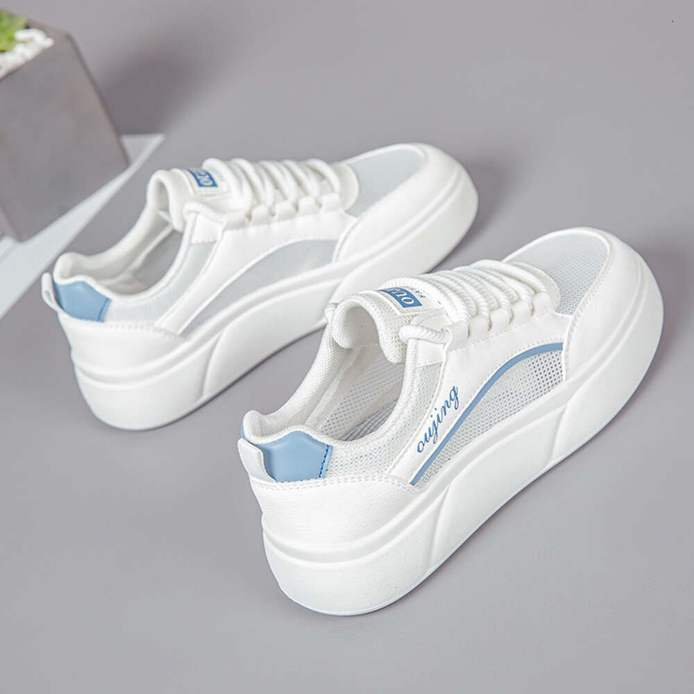 Semets épais petit blanc pour les femmes 2024 Nouvelle étudiante d'été chaussures de sport polyvalentes, tendance de chaussures de planche décont