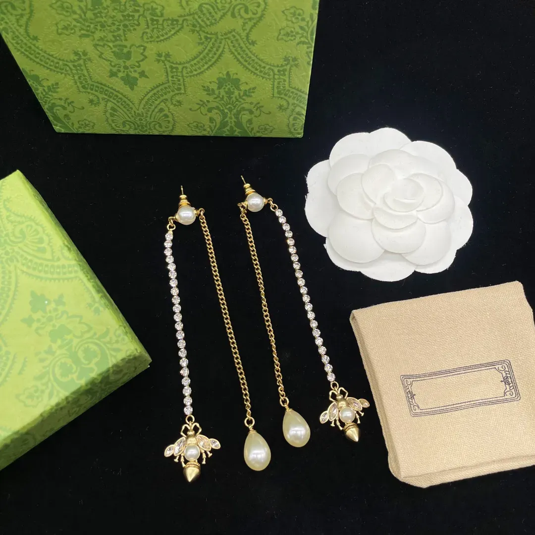 2024 Dangle Chandelier Earrings Women&#039;s Diamond Crystal Little Bee White Resin Pendant Earring Women Wedding Party Gift Luxury designer jewe-image-989246299