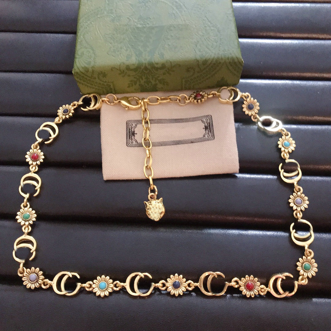 Colliers de créateurs Collier cristallin de cou vintage