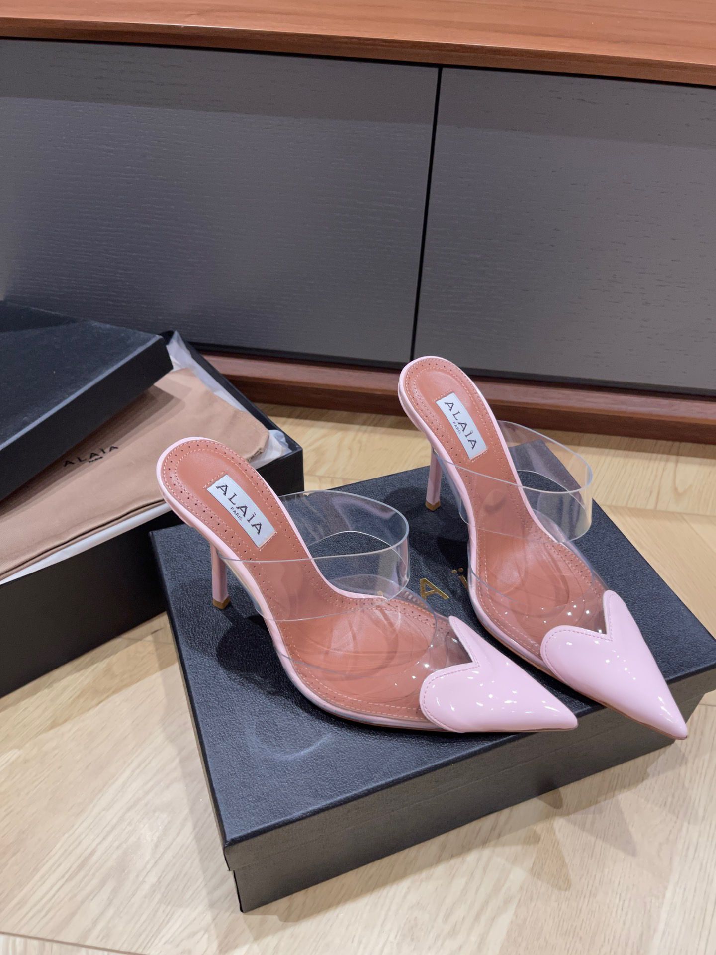 Chaussures féminines pointées en forme de cœur - Élégant le coeur femmes Patent Leather Mules PVC STRAPPY HEEL THEELS ROBE DADE WAKED EU35-42