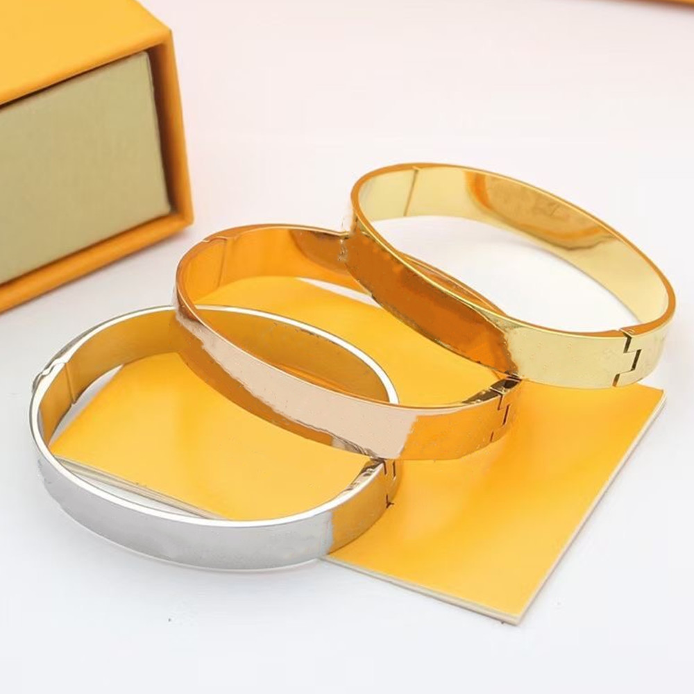 Not fade bangle classic bracelet designer for women men brand jewelry lock head pendant flower letter hollowing out unisex daily outfit 18K gold-image-989078386