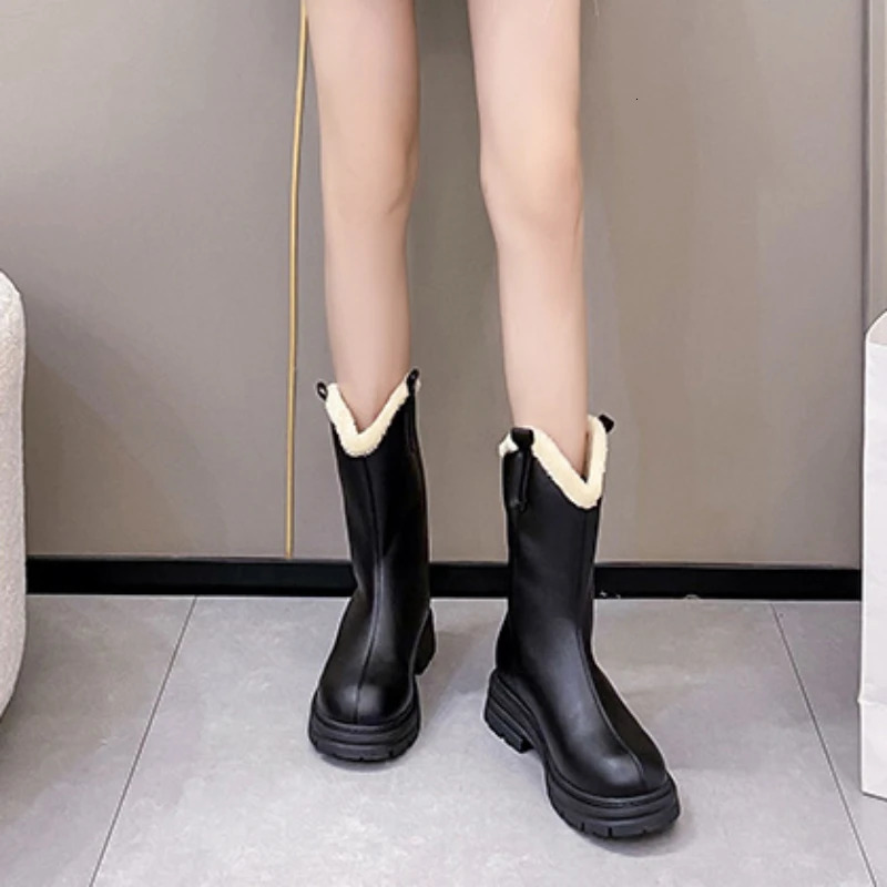 2024 Nouvelles femmes hiver en cuir authentique Boots féminins Femmes à talons hauts longues Boots en laine doublées de neige chaude chaussures d