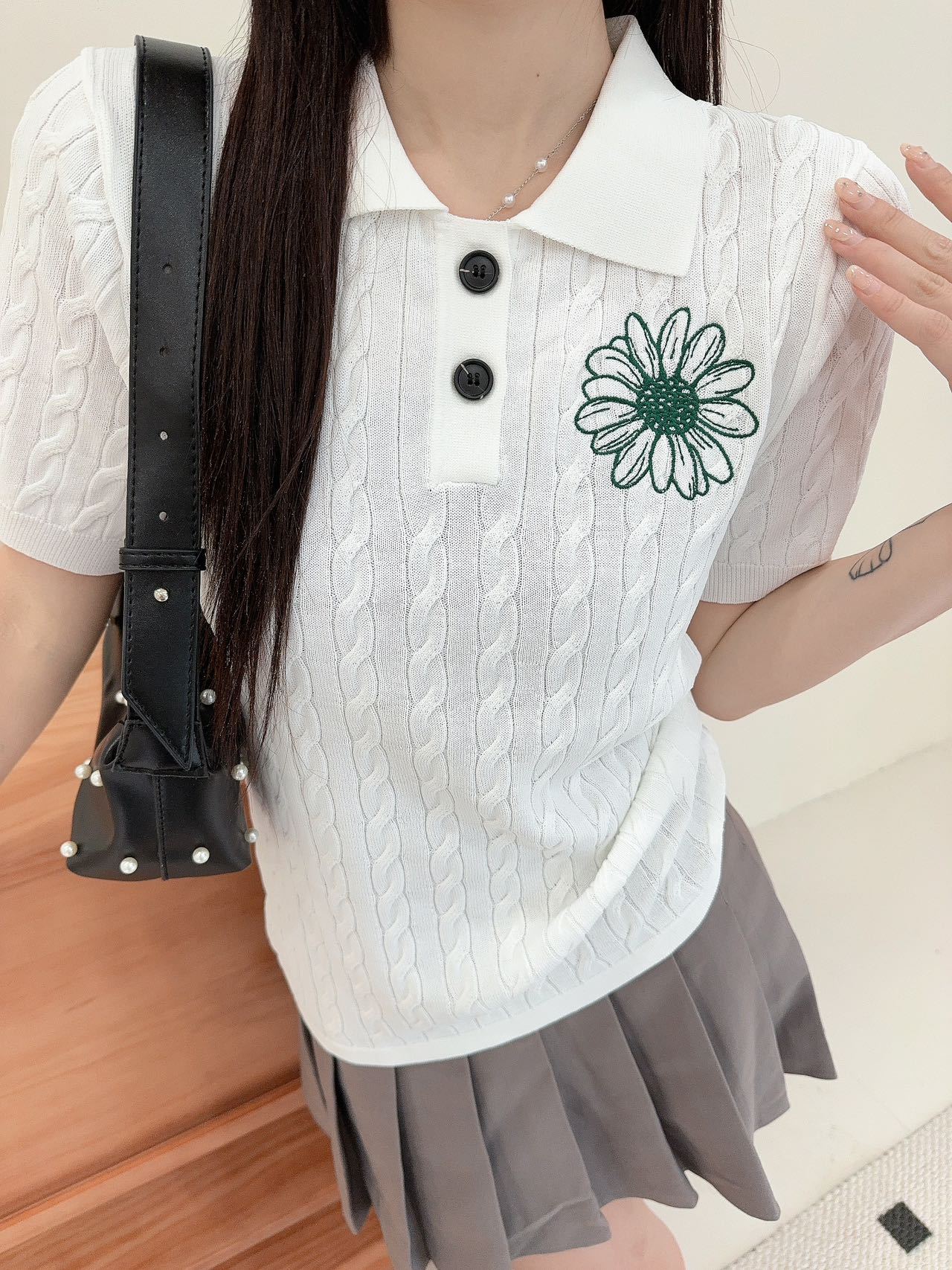 Women's T Shirt French Vintage Small Daisy Embroidery Waist Lapel Twist Yarn Sweater-image-848364616