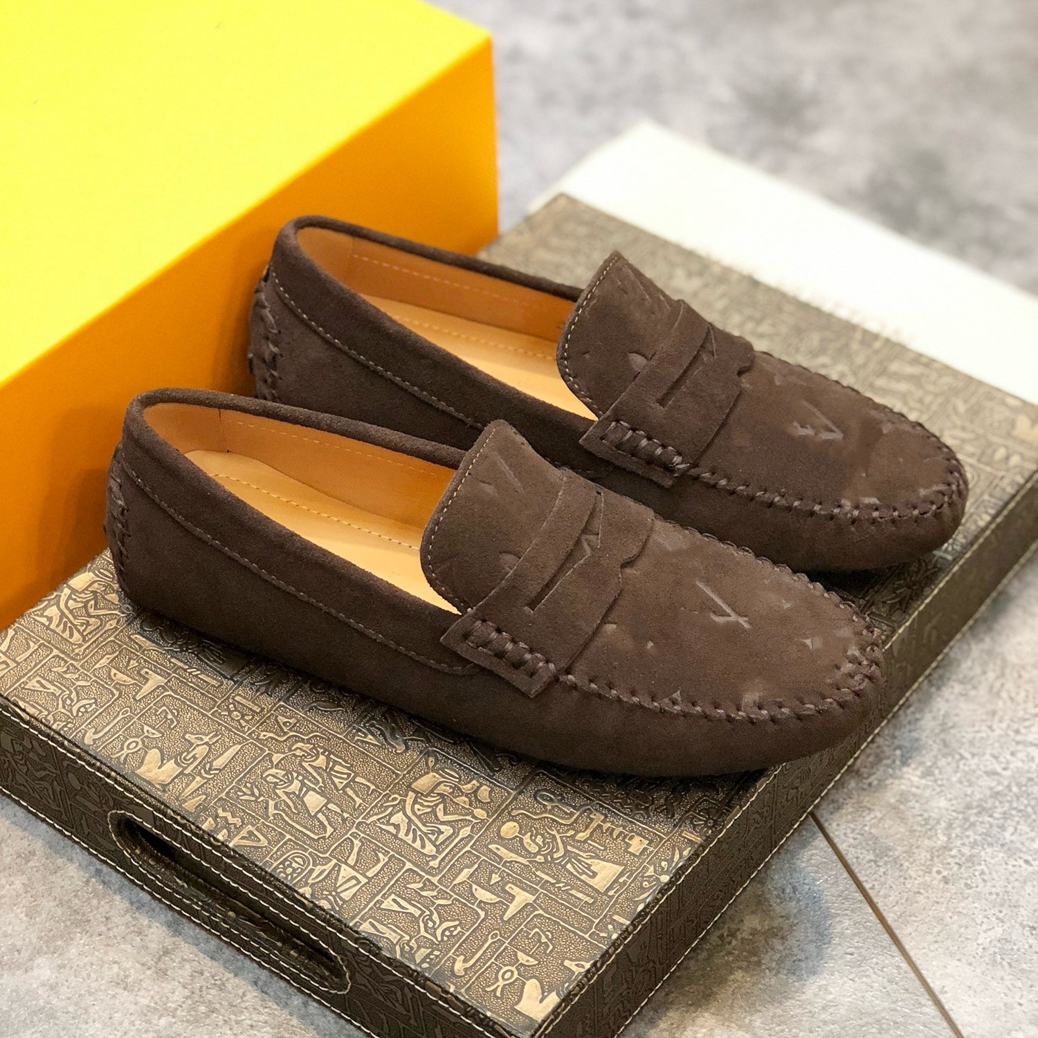 Top Designer Men Chaussures Classiques Cuir de haute qualité Généralités Cuir Fashion Doudou Chaussures extérieures Noir Anti Slip Breathable Sof