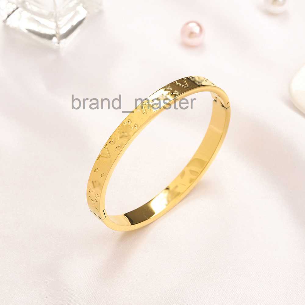 Bracelets de style de mode de bracelet de créateur pour femmes designers bijoux gold gasé starelesteel amateurs de mariage cadeaux Bangles en gro