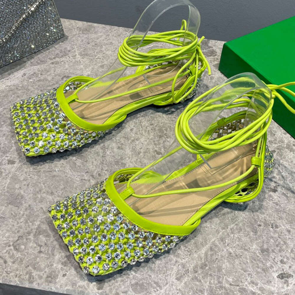 Maille creuse conception femmes chaussures strass à bretelles bout carré sandales de mariage mode piste fête sandale femmes chaussures