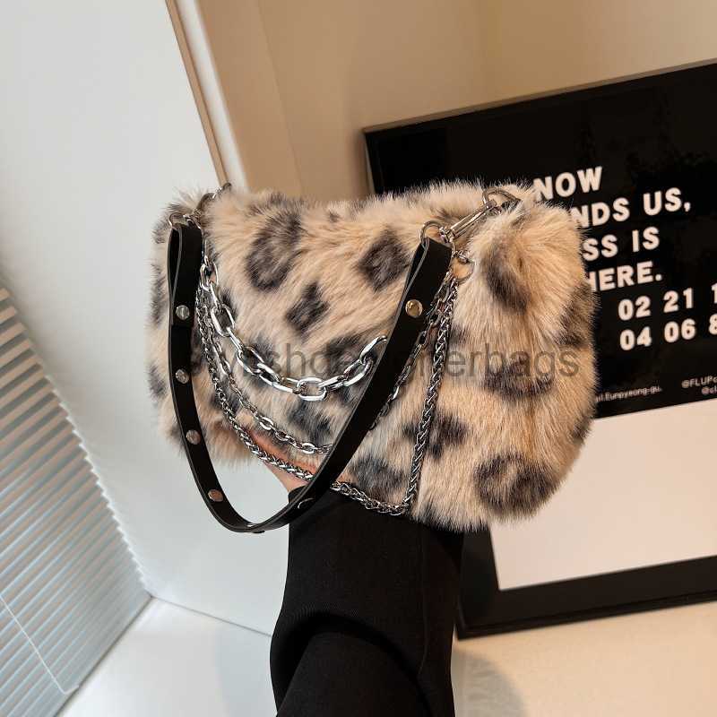 Shoulder Bags Leopard print bag armpit bag plush bag womens autumn and winter new product versatile plush urban minimalist chain bag H240619