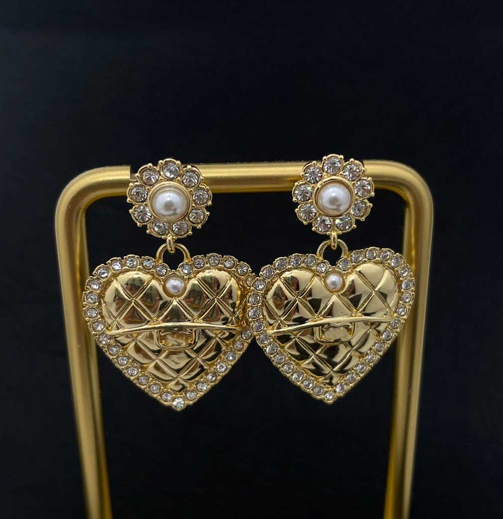 2024 Luxury quality charm heart shape stud earring with diamond in 18k gold plated black color have stmap box PS6015
