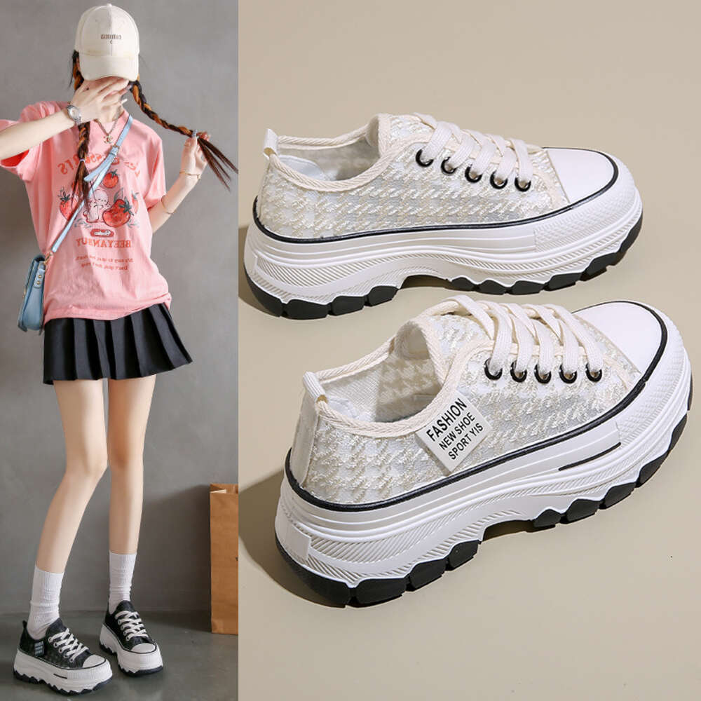 DDMYNOV 2024 Été Nouveau Instagram Édition coréenne Hollow Small White Student Sole Sole des chaussures de planche décontractées pour femmes poly