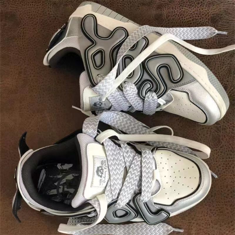 Ddmynov Bat Sploded Letter Board 2024 Nouvelle semelle épaisse en lacet petit design Chaussures de sport de mode décontractées pour femmes 37daf