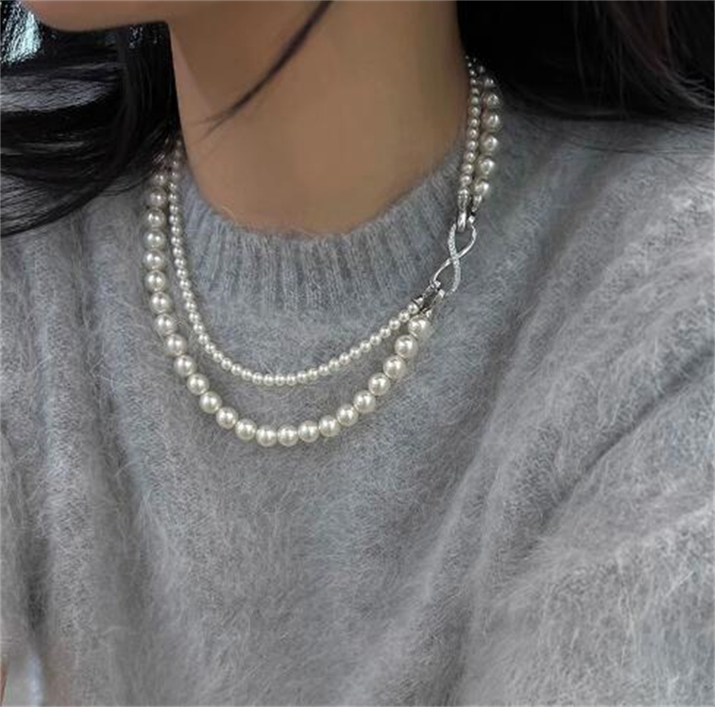 A multi-wear pearl necklace female spring and summer sweater chain niche senior sense choker everything temperament lock jade full
