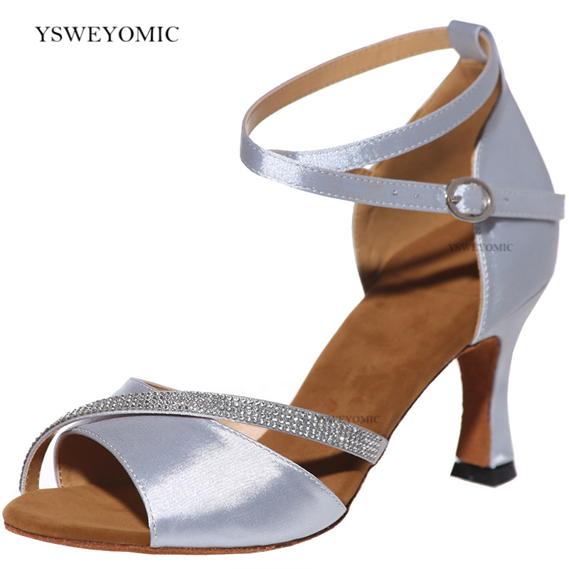 Salles de bal de danse latine 2021 Nouveau style rouge blanc noir en satin en satin extérieur méduim talon 2inch entraînement salsa chaussures de