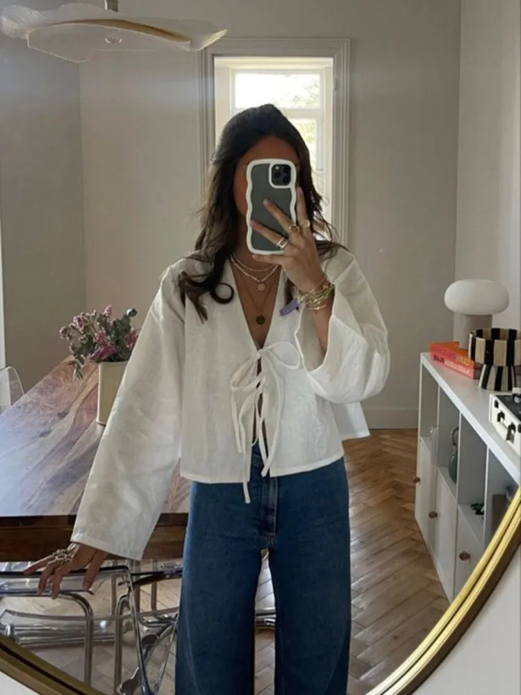 Loose Lace Up Bow Shirt Women Elegant V Neck Long Flare Sleeve Lady Blouse Spring Summer Simple High Street Female Tops 240617