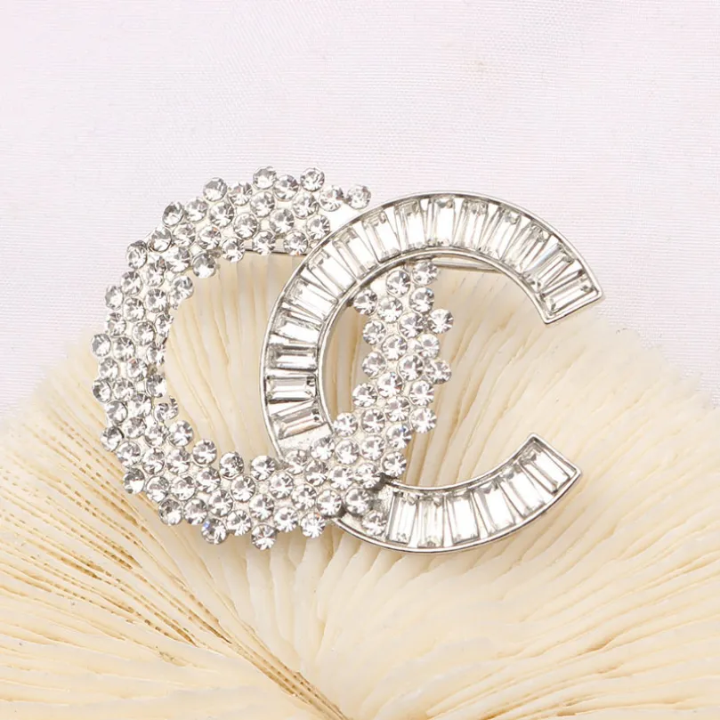 Womens Designer Brand C-Letter Brooches 18K Gold Plated Inlay Crystal Rhinestone Jewelry Brooch Charm Pearl Pin Marry Wedding Party Gift Accessor