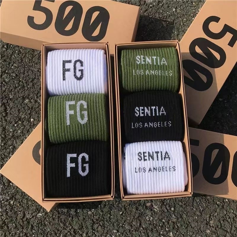 Mens stockings Cotton Solid Color Sports Socks Slippers Women black white green football basketball sport stocking All-match vintage letter sport-image-996492931