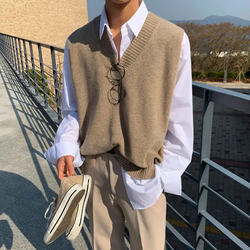Mens clothing smooth solid color vest plain knit sweater suitable for mens waist jacket sleeveless knitting Korean fashion warm and 240930