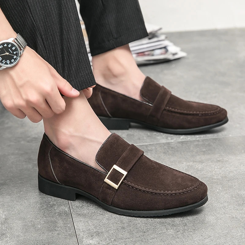 Laceurs pour hommes Slip on Fashion Point Bow Robe Chaussures pour hommes Mockasins Chaussures extérieures Chaussures de mariage pour hommes Men