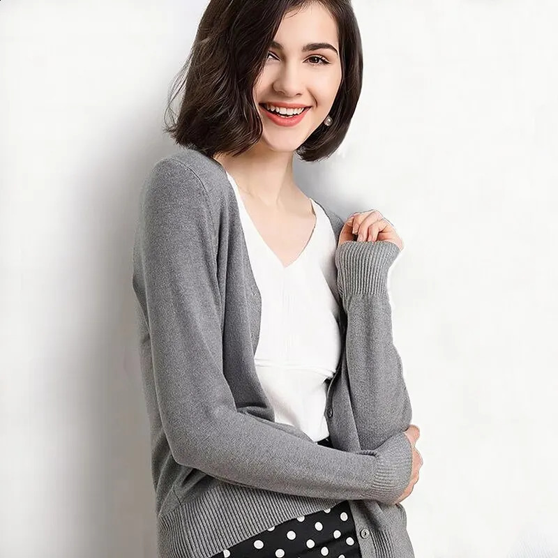 Printemps d'automne femme de couleur solide cardigan tricot en tricot à slim slim slim vneck pull décontracté manteau 240930