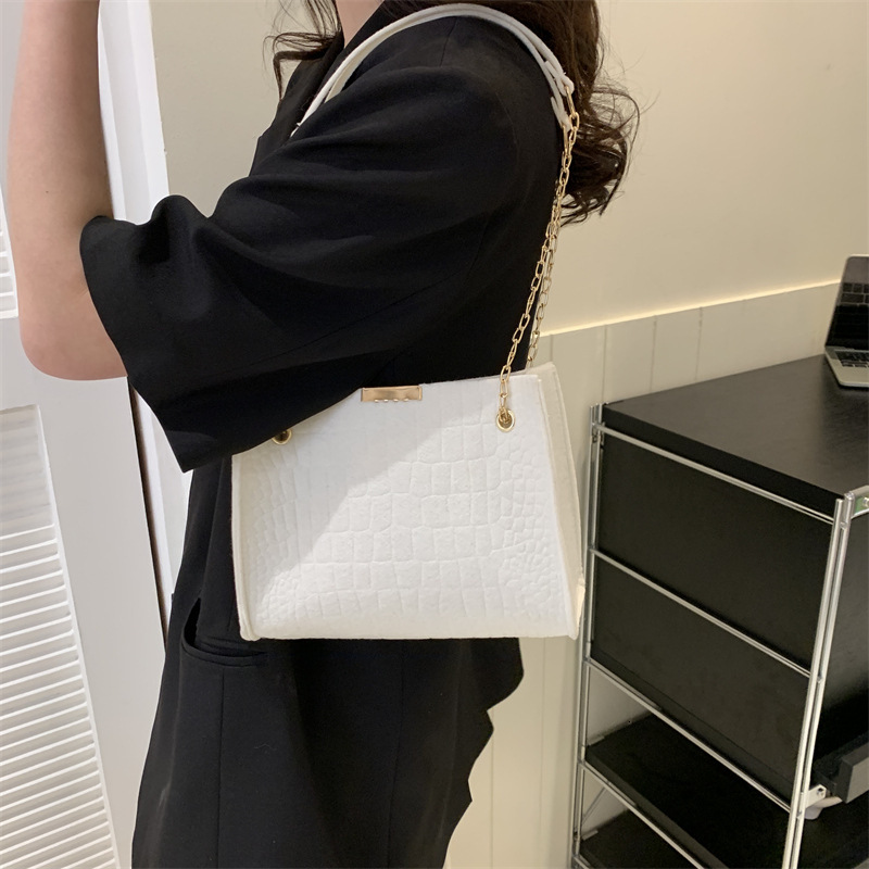 leisure new model Cross disciplinary niche women s trend casual chain summer trendy and wrap handbag fashionable shoulder bag