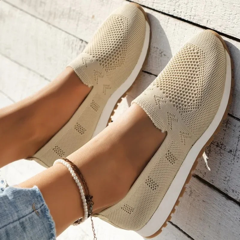 Bouche à tricot tricot Femme Plus taille 43 Chaussures plates à semelles molles légères pour femmes 2024 Chaussures décontractées anti-glissement
