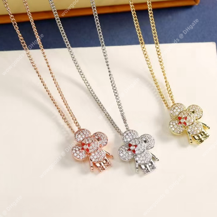 Designer Pendant Necklace Cute Sunflower Doll Charm Men Women Luxury Jewelry Luxurious Sweater Chain Perfect Accessory Elegant and Playful Fashion S