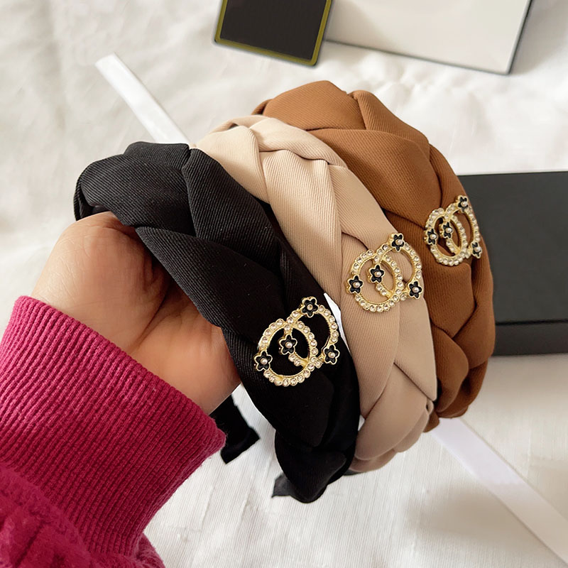 Designer Metal Headband Fashion Knitted Fabric Hair Hoop Vintage Design Gift Hairband French Girl Spring French Romantic Couple Headwear Versatil-image-852240890