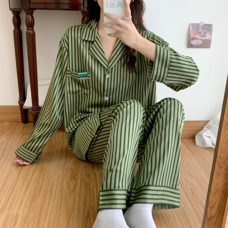 Pyjama féminin Set printemps et automne 2 pièces à rayures vertes artificielles pyjama pyjama en satin satin pyjama à manches longues 240930