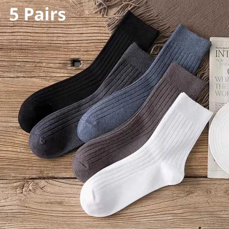 Chaussettes chaudes noires et blanches pour hommes pour les chaussettes d'entreprise décontractées de couleur d'automne et d'hiver W241004