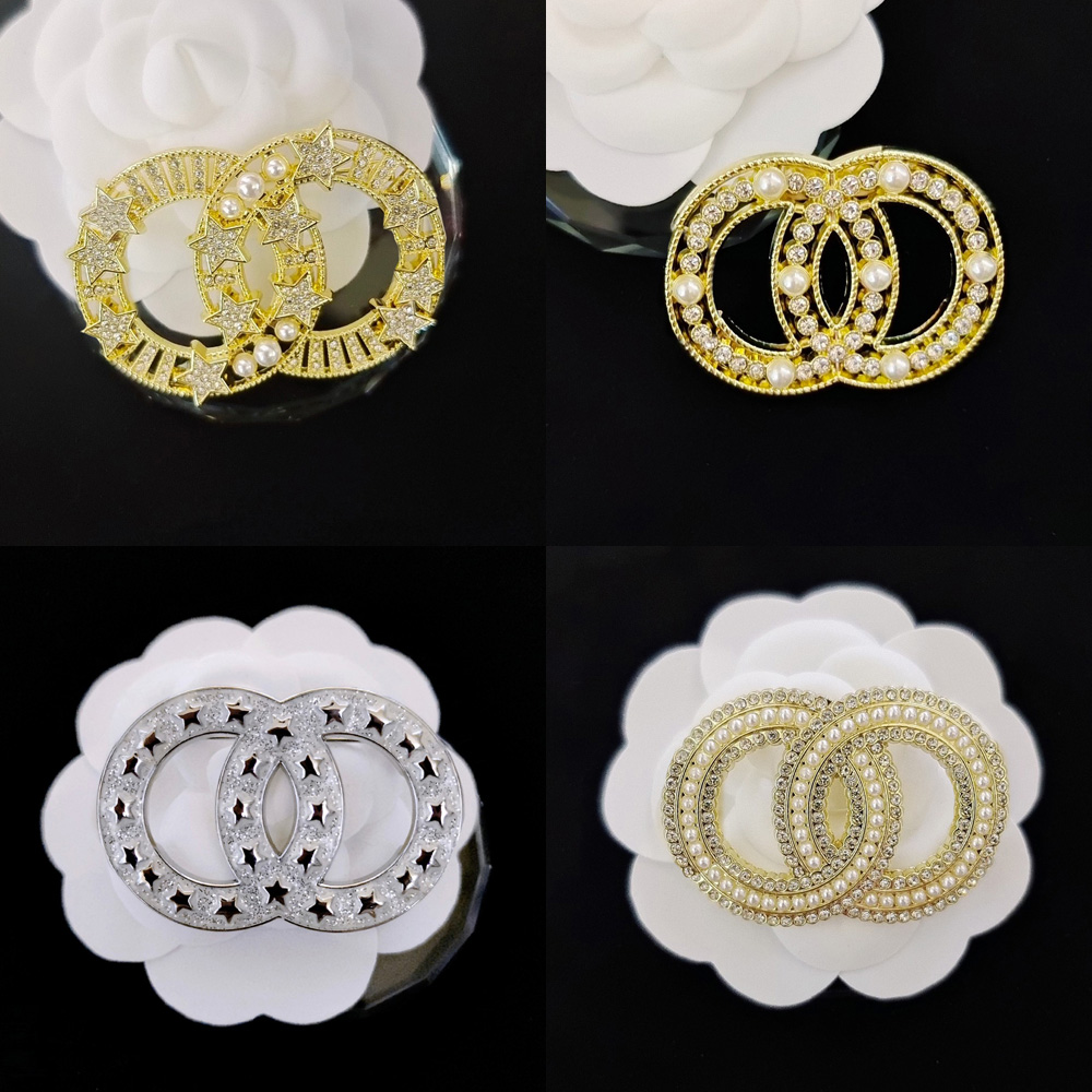 Broochs Pins Womens Brooches Gold Plated Silver Designer Letter Inlay Crystal Pearl Jewelry Charm Pin Classics Marry Wedding Gifts