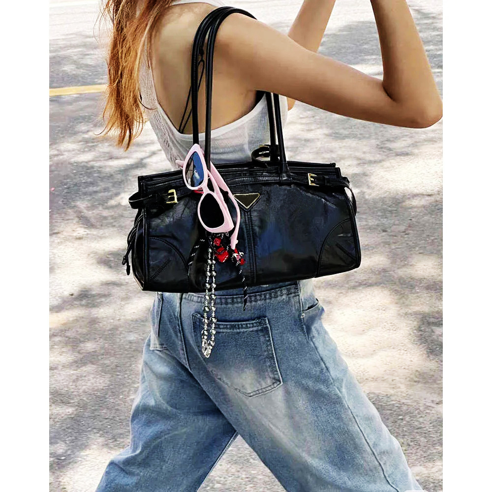 Fashion Brown Shoulder Bag Designer Soft And Luxurious Leather Womens Casual New Mens Veet Crossbody Handbag