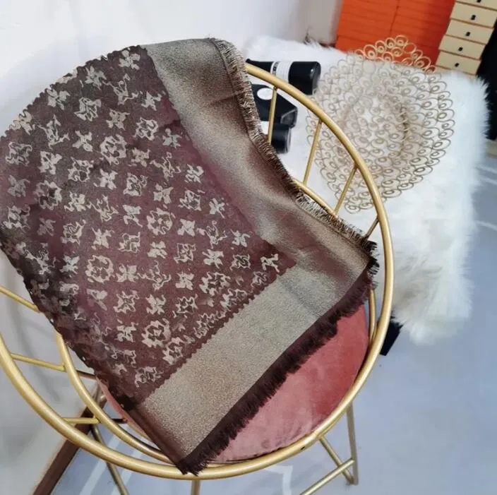 Luxe Femmes Soie Laine Automne Hiver Foulards Designer De Mode Carré Écharpe 140 X 140 cm Style Classique Polyvalent Châle Pashmina cadeaux