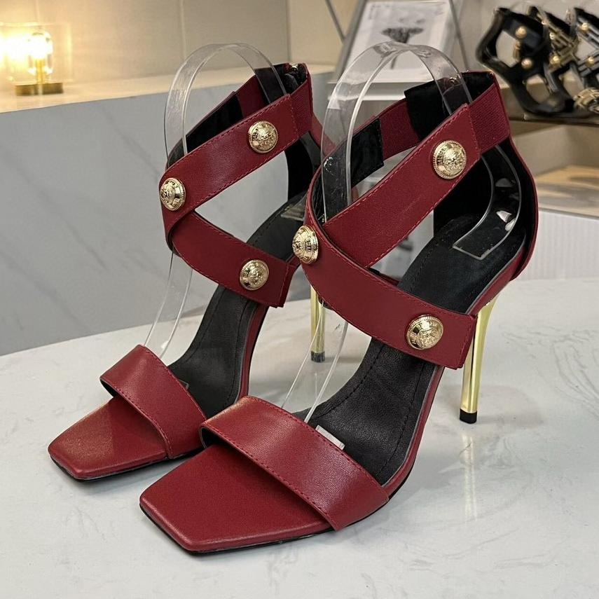 Designer di lusso Big Brand Brand Sandals's Sandals Square Toe Tacco a spillo con tacco alto tacchi Filla in metallo Abito da festa di moda decorati