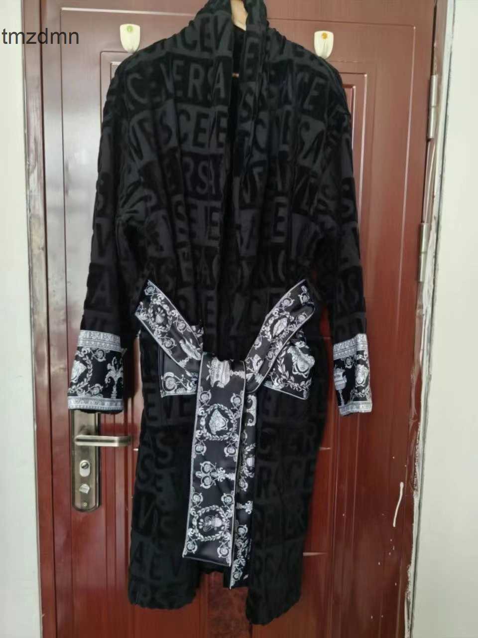 Bath Robe Designer Long Hoodie Lovers Couples Longstyle LUXURY European printing bright 100 cotton luxurious Couple BathRobe wholesale 2 pairs price