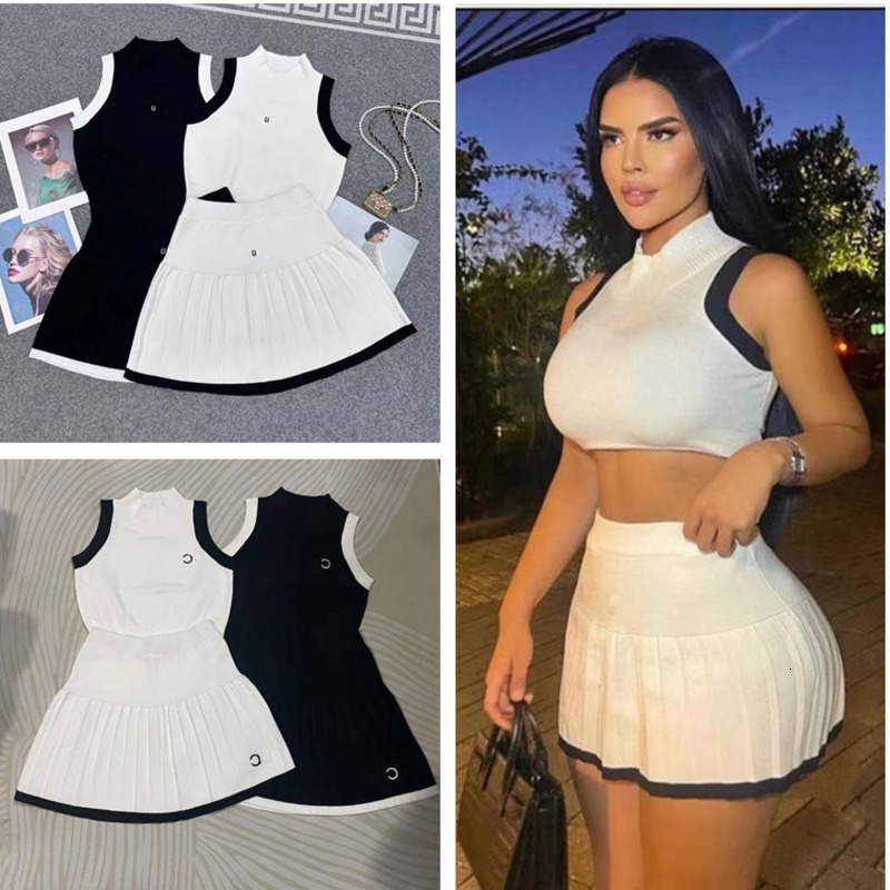 Luxury Designer Lettres Domes Robes T-shirts tricotés Tops avec jupes en deux pièces Couleur de contraste jupe plissée Elegant décontractée Daily
