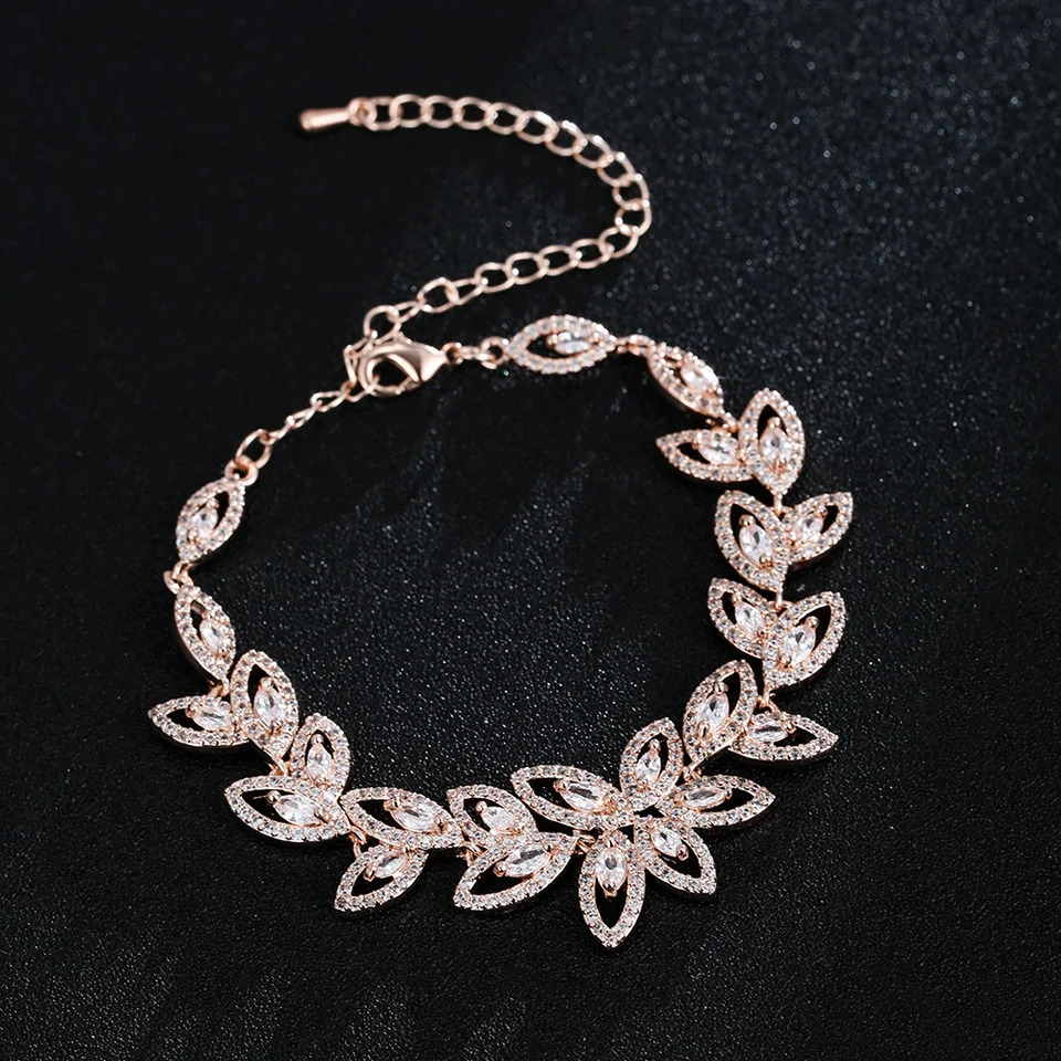 Emmaya Arrivée Punk Style Braceuse Bracelet Robe de fête de mode réglable Trois couleurs Choisissez des bijoux exquis 241007