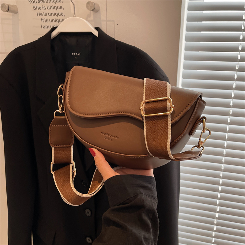 tendance tendance nouvelle texture de modèle petit pour les femmes enveloppement Nouvelles sacs de selle de selle de la mode de la mode crossure