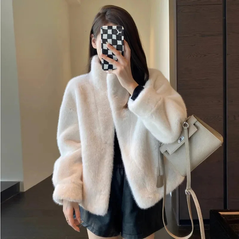 Autumn and winter womens cashmere faux fur top jacket womens standing collar short fur jacket womens long sleeved plush coat 241007