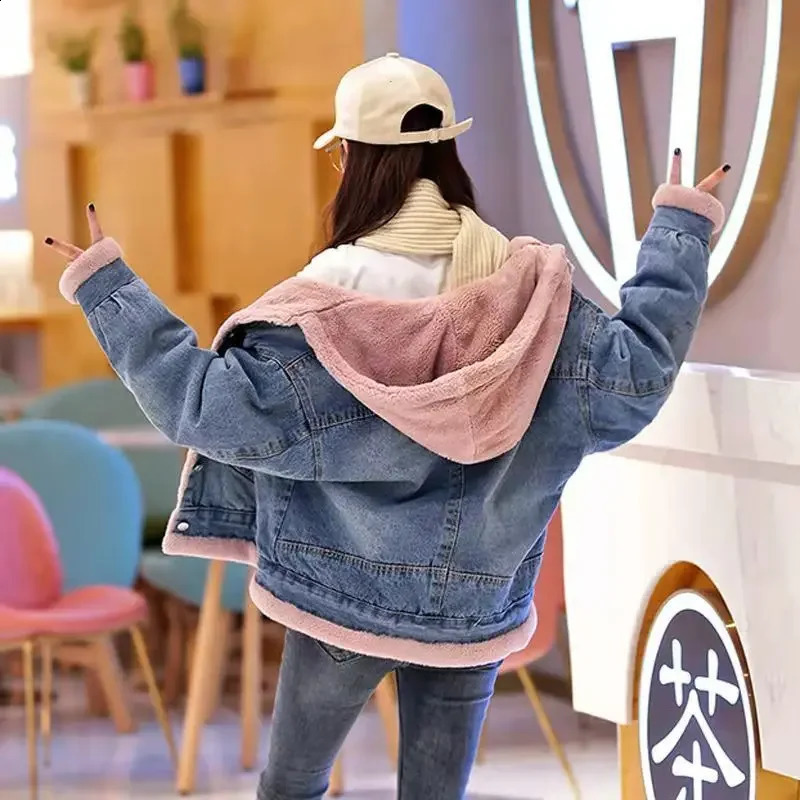Womens Denim Jackets Hooded Female Jeans Coat Outerwears Winter 2024 for Cold Warm Pink Patchwork Padded with Fur Plush 241008