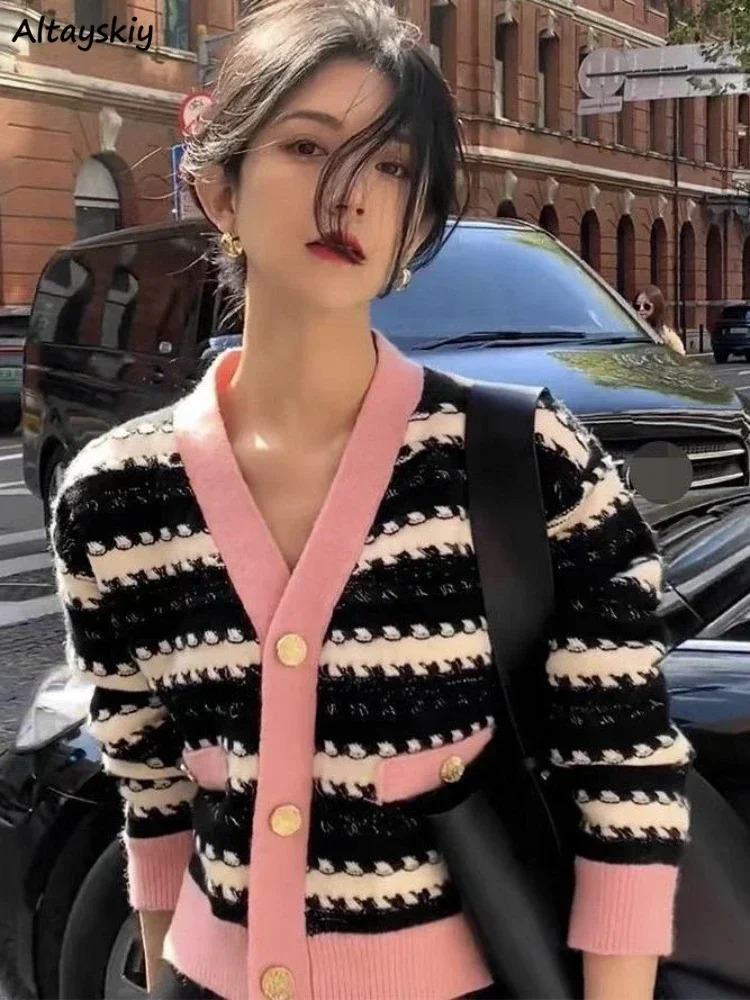 Pull en laine de cardigan rayé pour les femmes élégantes vêtements en tricot en V français entièrement assorti en coupe douce douce automne 24093