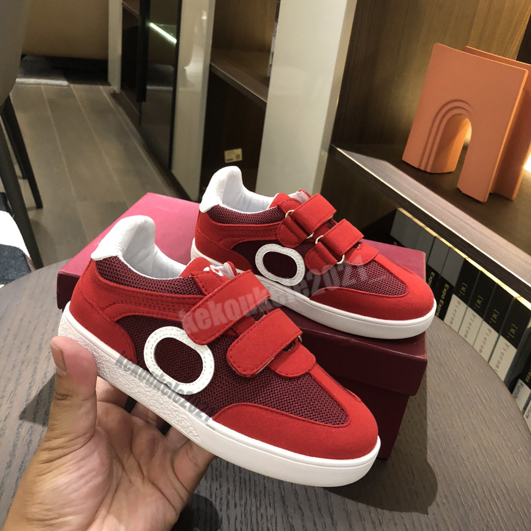 Kids New Black Red Sneakers Sneakers Fashion Back Broidered for Boys Girls Girls Cuir Casual Sports Chaussures pour enfants confortables Chaussur