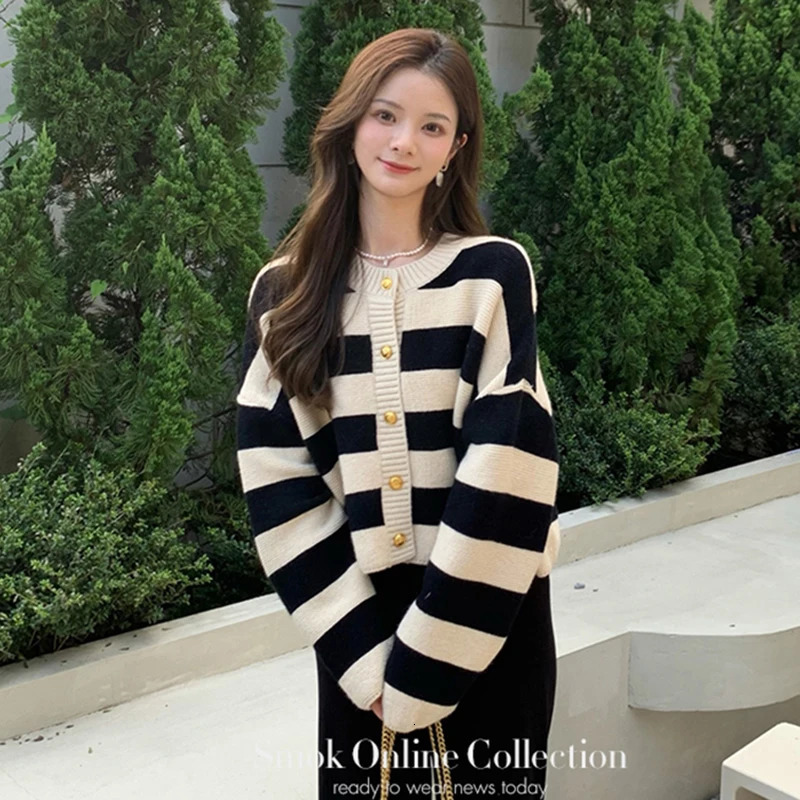 Femme Y2K à rayures Cardigan coréen Sweet Trimed Retro Long Long Femed Fashion Fashion lâche décontractée Crop Top 241010 CORT