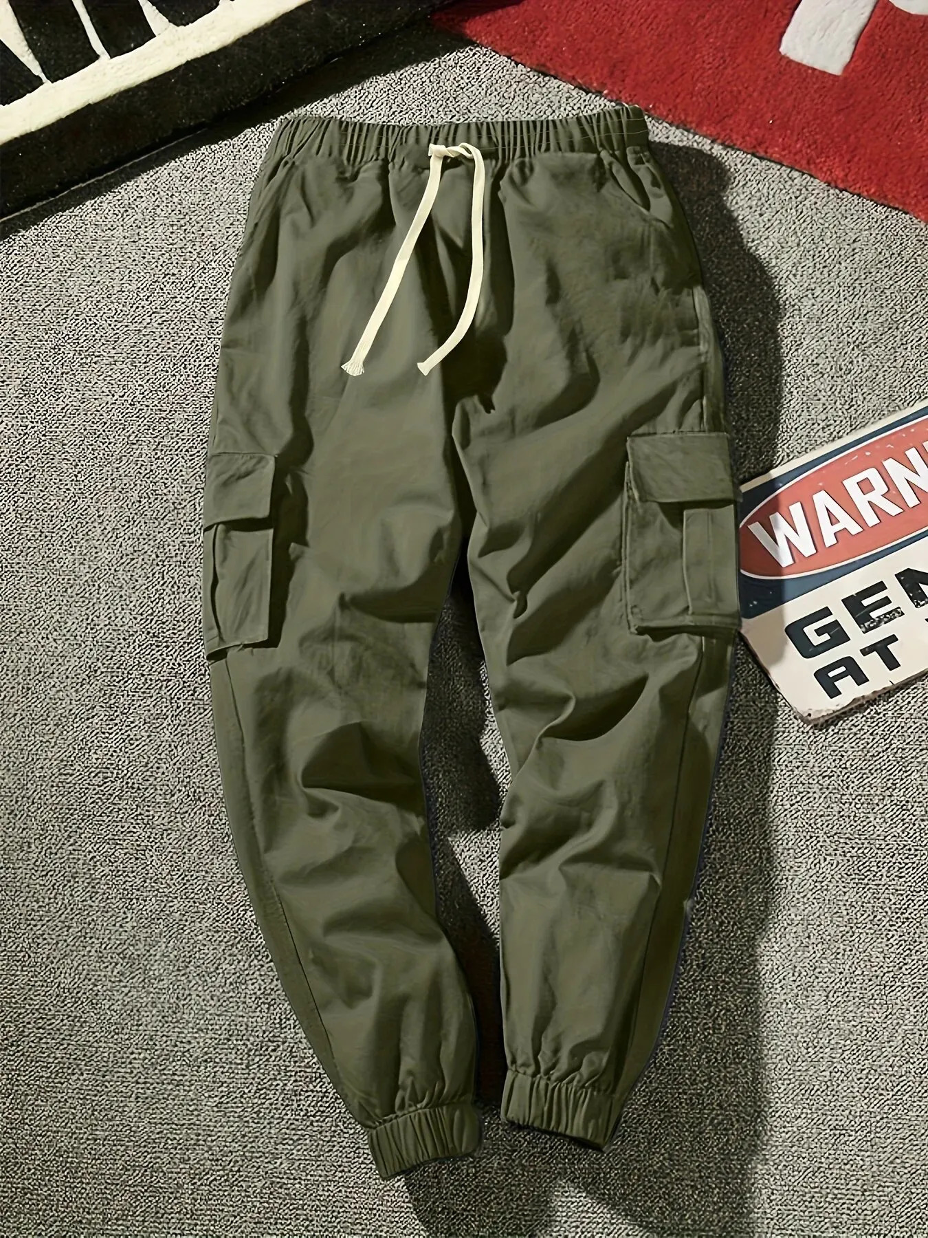 Pantalon de cargaison solide à la mode pour hommes massifs pantalons de poche multi-rabat solide pantalon extérieur décontracté pantalon de trava