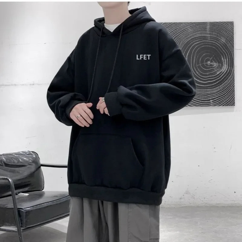 Sweat à capuche à capuche de style coréen pour hommes Sweatshirt à capuche simple Streetwear noir doux et élégant et à bas prix 241010