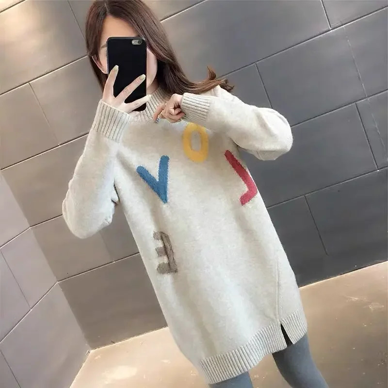 Automne et hiver mode femmes couleur unie lettre Midi pull coréen décontracté demi col haut tricoté femmes vêtements 241010