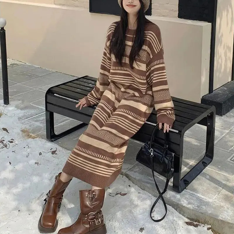 Retro striped knitted long dress for women loose and casual round neck autumn commuting long sleeved straight dress 241007