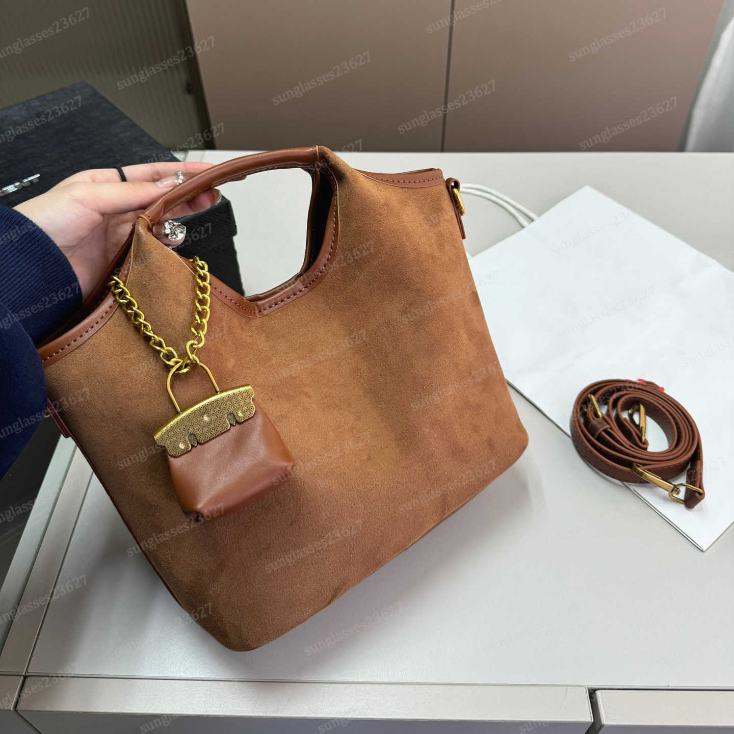 2024 designer handbag Autumn and winter new suede chain handbag luxury brown shoulder bag Fashion senior explosive female hand Tote underarm bag