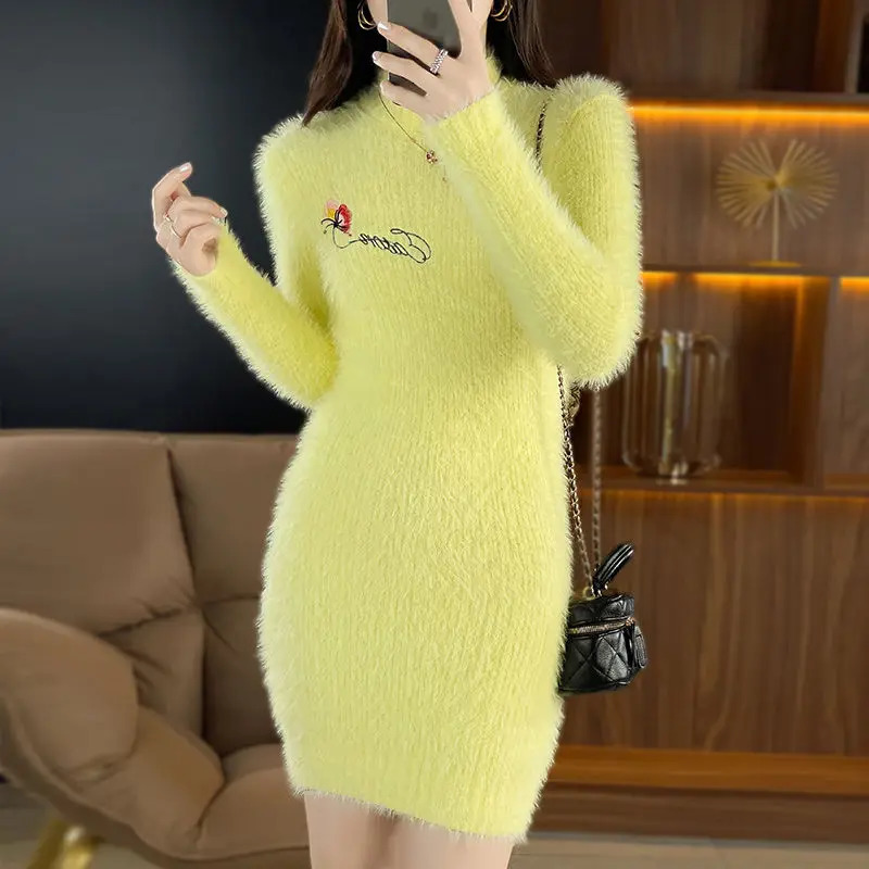 Imitation Mink Laine d'automne Style en peluche ultra-mince Pull semi semi-haut haut de long Longueur Broided Robe de fond tricotée 241007
